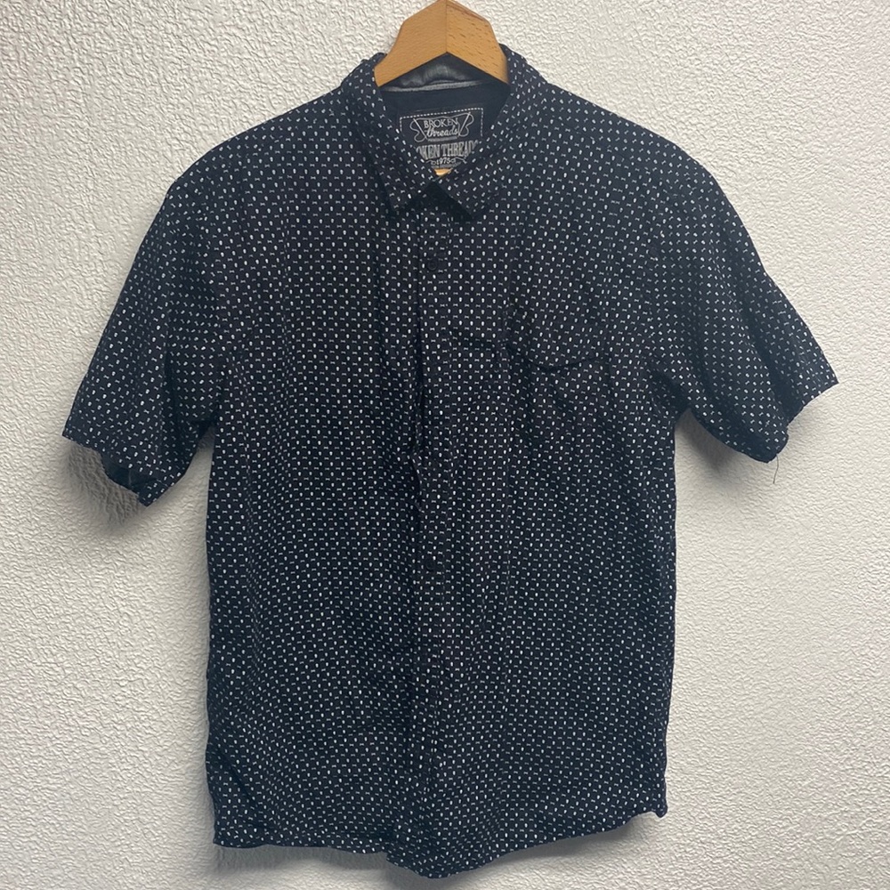 Broken Threads Black Button Up Skull and Crossbones Size XL